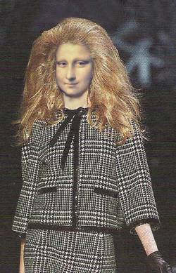 Mona showing newest Fashion